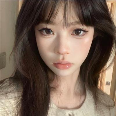 我罩袍下的口红